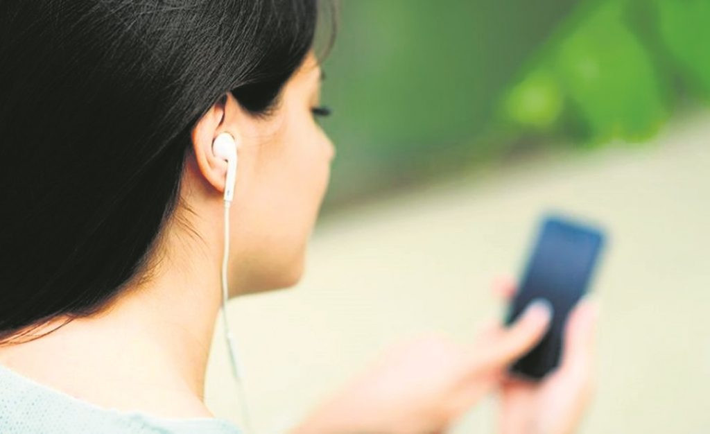 É seguro compartilhar seus fones de ouvido?
